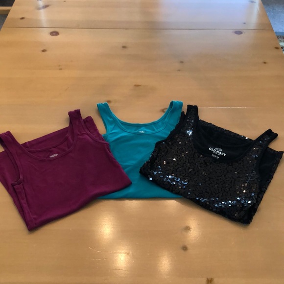 Tops - Lot of 3 tanks. Tops - Lot of 3 tanks.